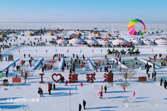 黑龙江连环湖现巨型鱼舞台 冬捕盛宴引关注