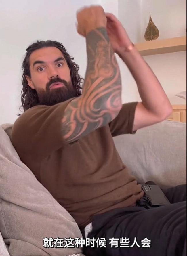 亚当斯谈与杨瀚森对位可能 分享防守建议