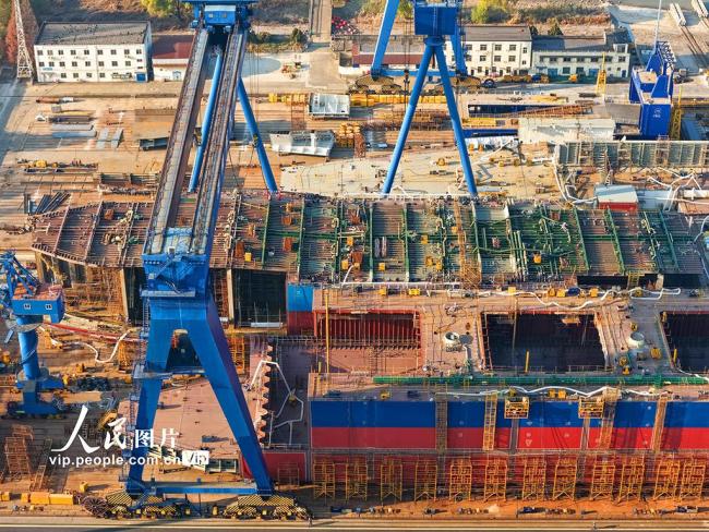 江蘇南京：船企趕訂單 衝刺“全年紅”