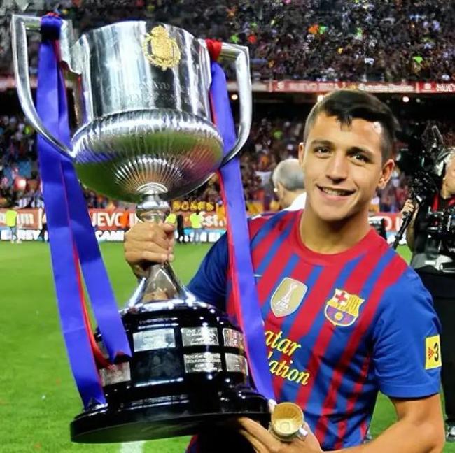 为什么桑切斯在阿森纳表现出色,转会去了曼联以后就表现不行了?