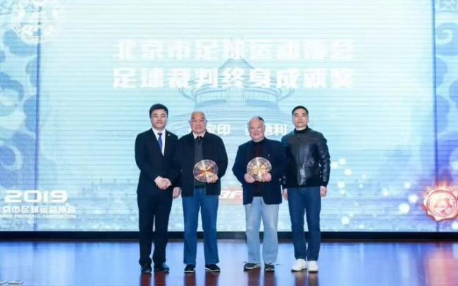 中国足球资深裁判苏德利逝世 足坛失去一位巨匠