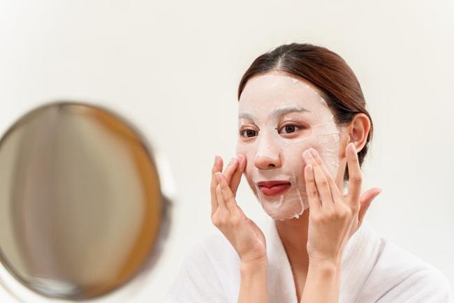 网上爆火的“以油养肤” 真的有用吗 保湿新趋势解析