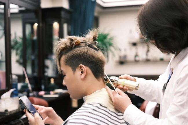 白鹿剪短了头发 从仙气到焚烧的转动