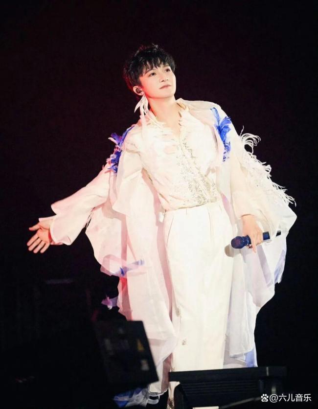 周深六登央视跨年晚会