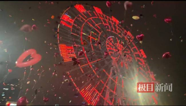 游客到“南昌之星”摩天轮跨年