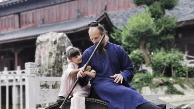 美国男子武当山习武15年金发变黑发 文化传承见证者