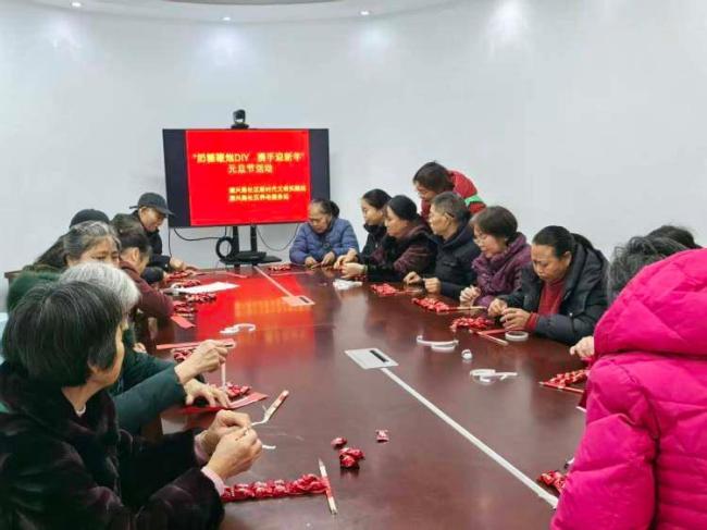 重庆各地举办多彩活动花式迎新年 邻里欢聚暖人心