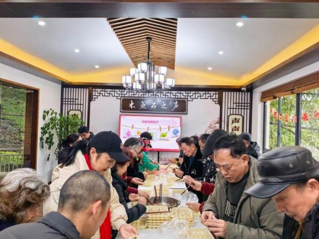 重庆各地举办多彩活动花式迎新年 邻里欢聚暖人心