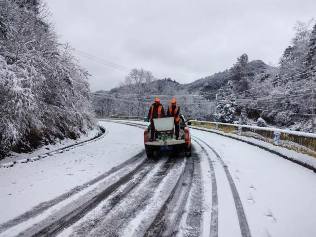 贵州遵义下雪了 低温凝冻风险逼近