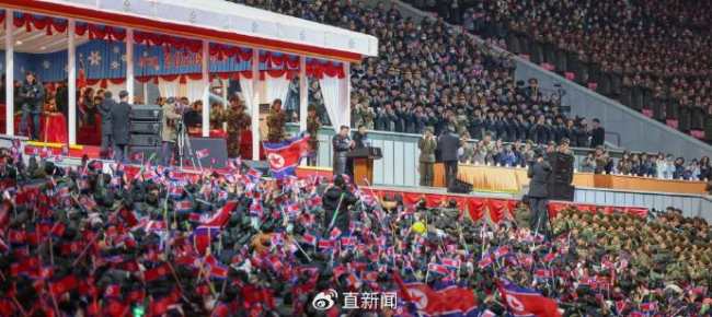 2026年第一秒 金正恩收获爱女一吻 新年庆祝演出温馨一幕