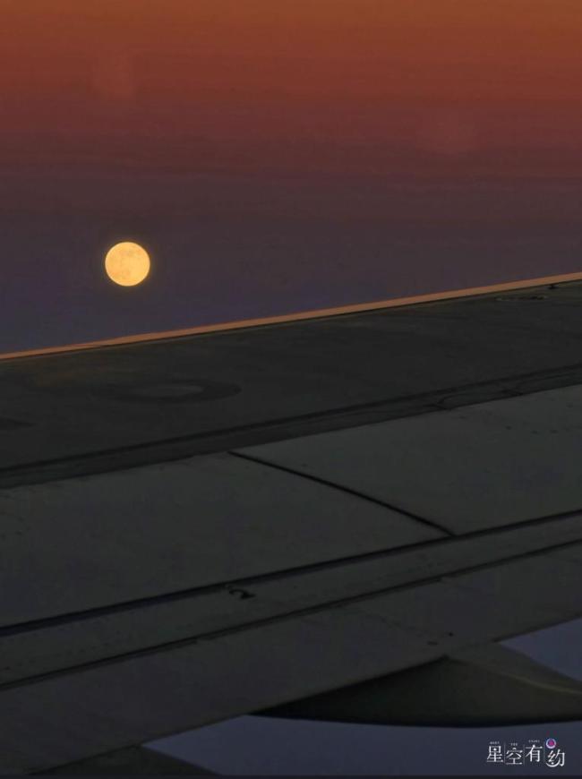2026首个“超级月亮”现身夜空 赏月拍照好时机