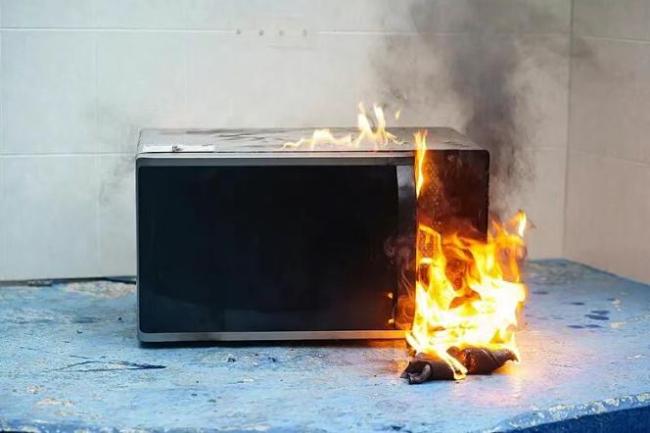 这样的电器费电又危险 快看你家有吗 新国标提醒换新