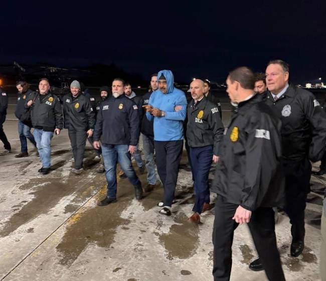 马杜罗身穿脚铐露面，“内鬼”或被美方灭口 美军突袭引发国际谴责