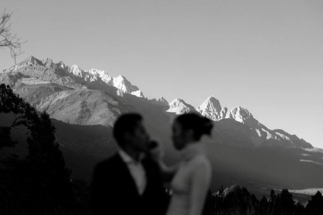 霍启仁妻子公开婚礼现场照 相恋5年终成果