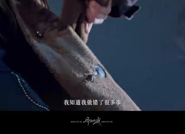 骄阳似我 错位暗恋的深情枷锁