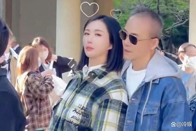 田朴珺辟谣和王石离婚 婚变传闻再起
