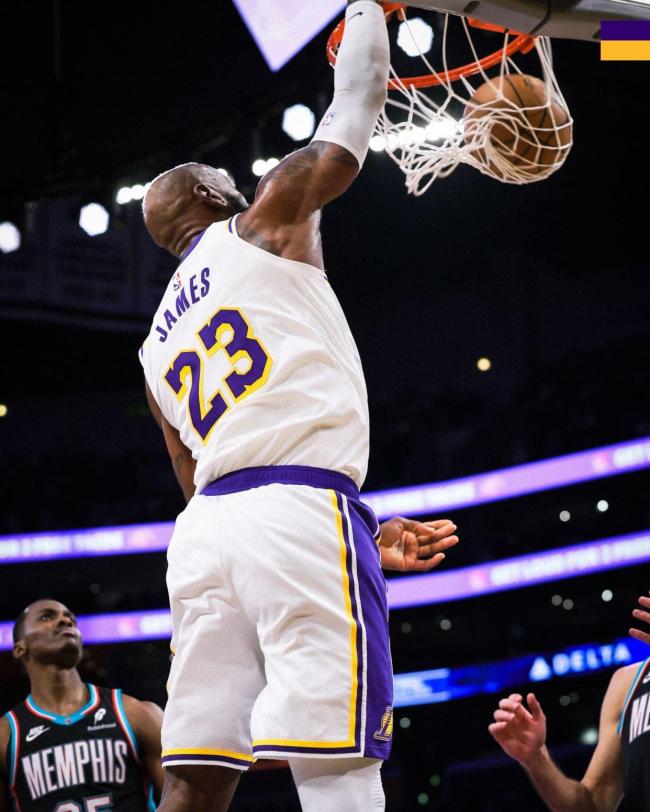 数据帝：26 7 10！老詹再创NBA纪录 杀星29分钟9三分队史第二人