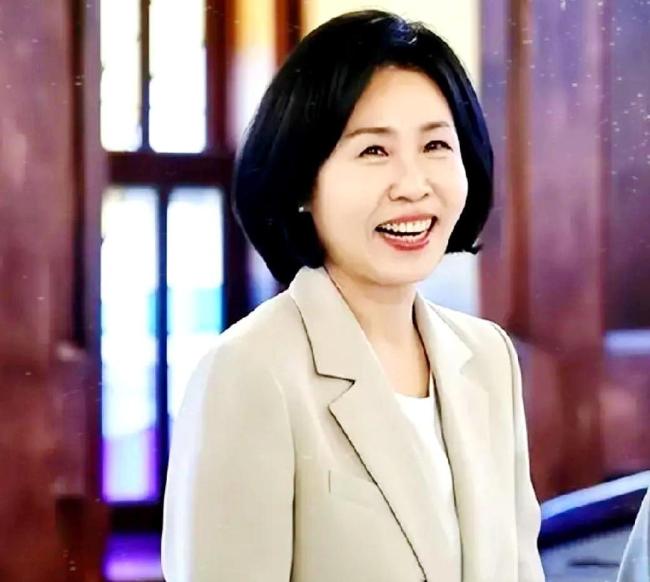 李在明夫人在北京亲手做年糕饺子汤 贤淑品性传递温情