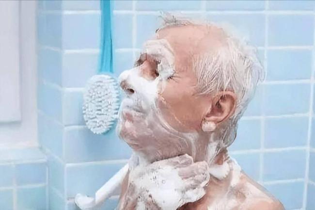 医生:冬天洗澡洗太久很危险 警惕心血管风险