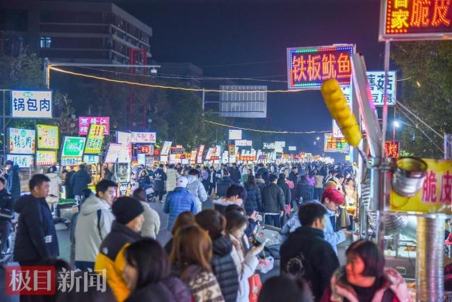 夫妻档小吃摊年进账超百万元 勤劳致富典范