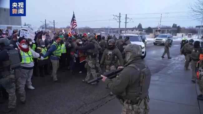 美执法人员开枪致女子死亡 抗议活动蔓延多地