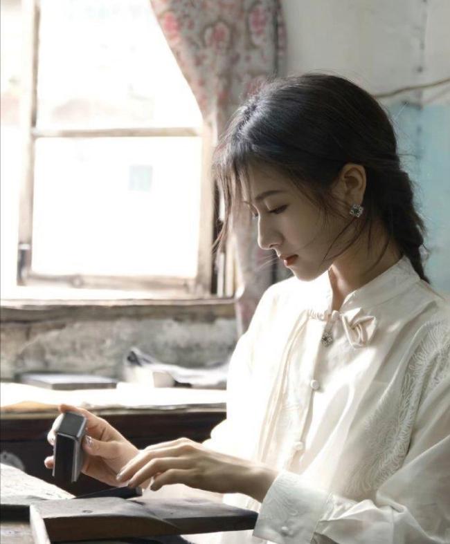 关晓彤沉山河图造型 民国风惊艳亮相