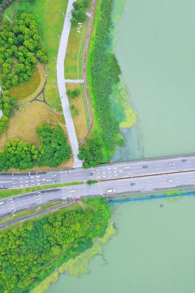 连通湾东湾西的亲水步道完工 串联滨水美景