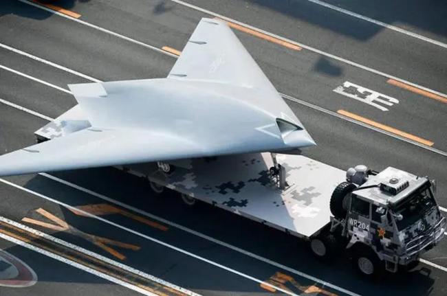 我军神秘无人机擅“抓”敌方航母 重塑未来战争规则