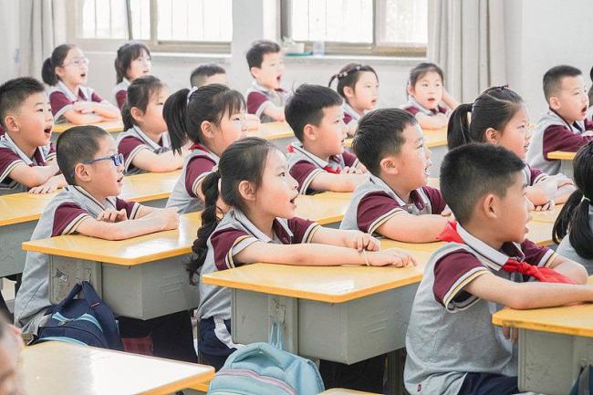 2026校历启动“过山车”模式 超短学期引热议