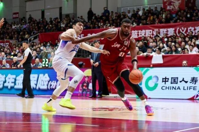 郭艾伦伤停！浙江35分狂胜广州 徐昕仅2分陆文博16+4三分 战略碾压完胜