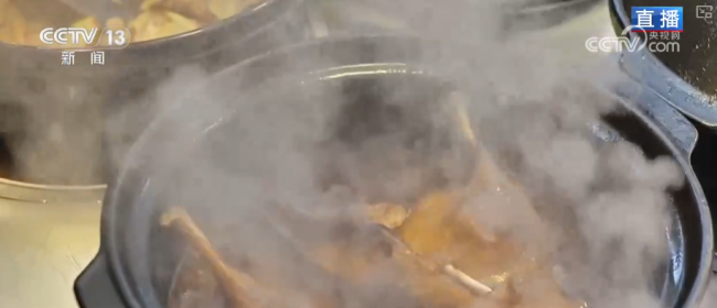 品质升级、暖意涌动点亮节前消费新图景