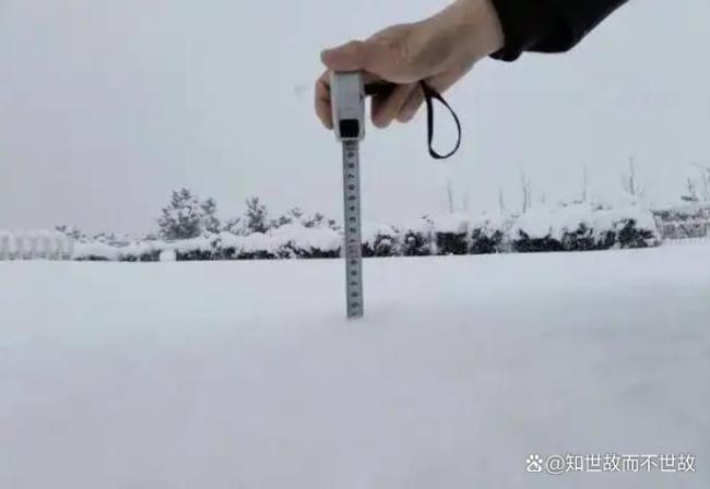威海暴雪再现“冰河世纪” 冰封海岸壮观景象