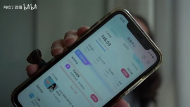 首月赚了6万：中年大叔的“人生逆袭”，竟然是靠做AI游戏？ 从失业到月入六万的转变