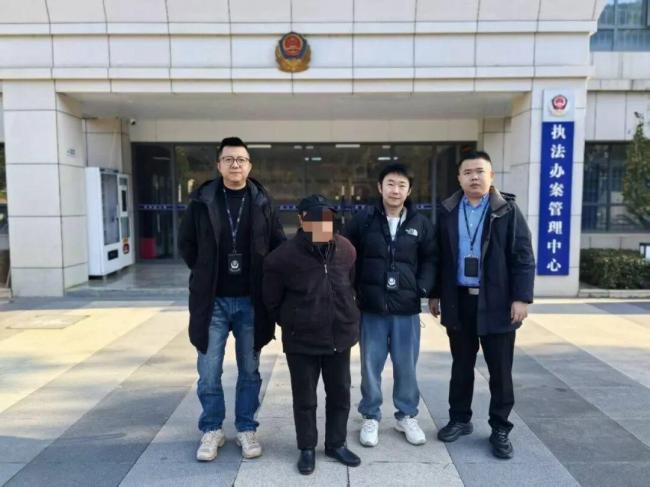 杀害母女后潜逃35年嫌犯落网