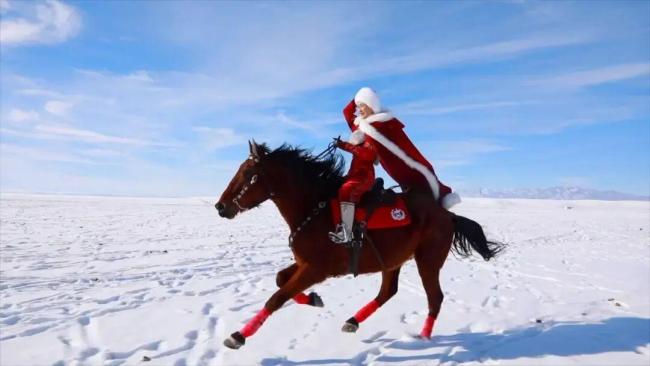 贺娇龙受伤仍在救治