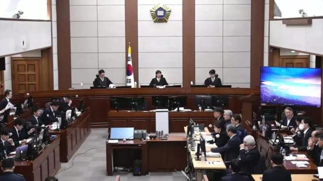 学者：尹锡悦被包装成“当代伽利略” 叛乱指控引发争议