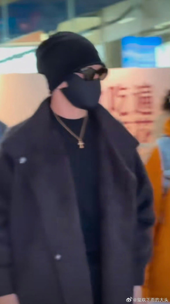 今天丽江机场被07快男承包了 快乐老友记齐聚