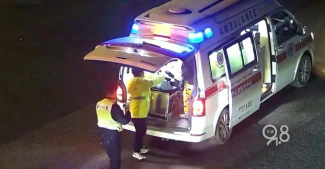 杭州高速上8分钟生命接力 警医联动救危急