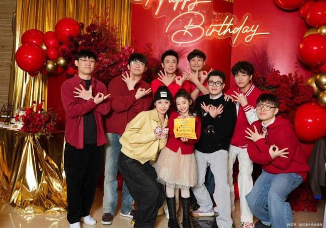 张维伊带小酒窝录制新春节目