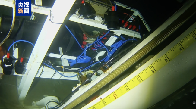 我国首台海底地层空间钻探与监测机器人研发成功