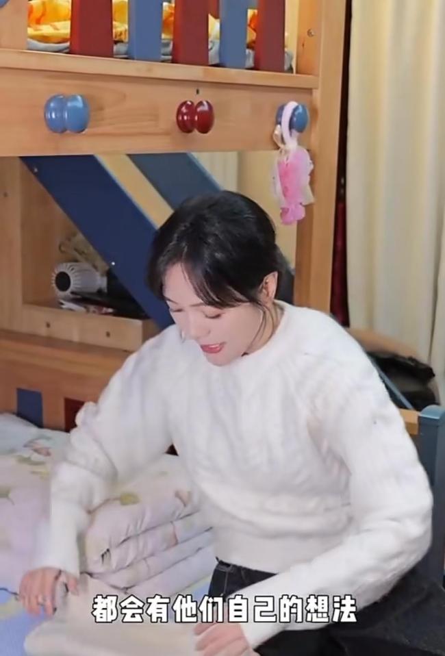 汪涵杨乐乐11岁儿子正脸 全家福曝光引猜测