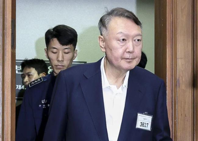 尹锡悦终究难逃青瓦台“魔咒”吗 权力失控的代价