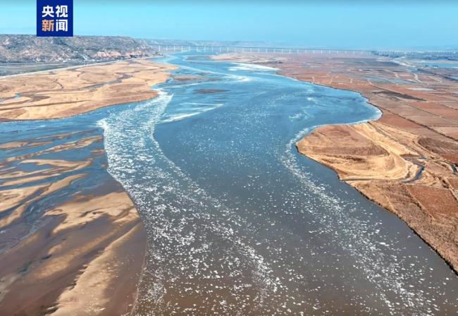 陕西黄河合阳段进入凌汛期 冰凌铺展壮美画卷