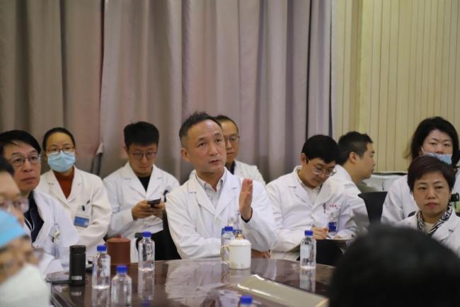 男人从口腔溃疡到舌癌搬动仅2个月