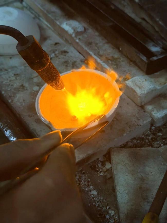 金店老板揭秘金银回收套路 高价背后的陷阱