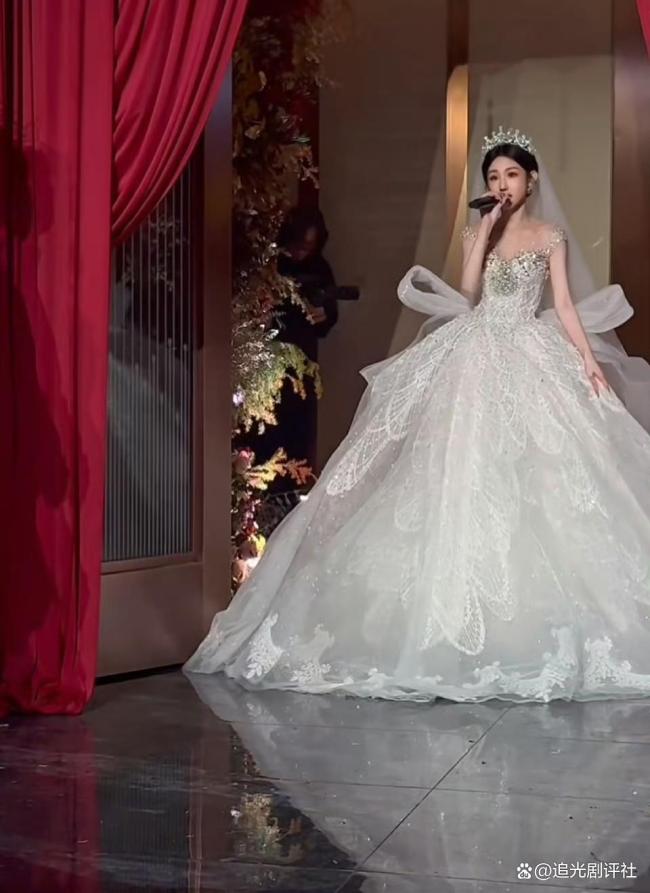 歌手陈雪凝授室