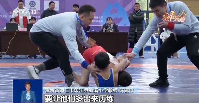 语文老师教体育一下5个金牌 大山里的摔跤梦