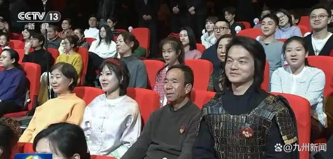 安大爷看了春晚彩排 嘴好严