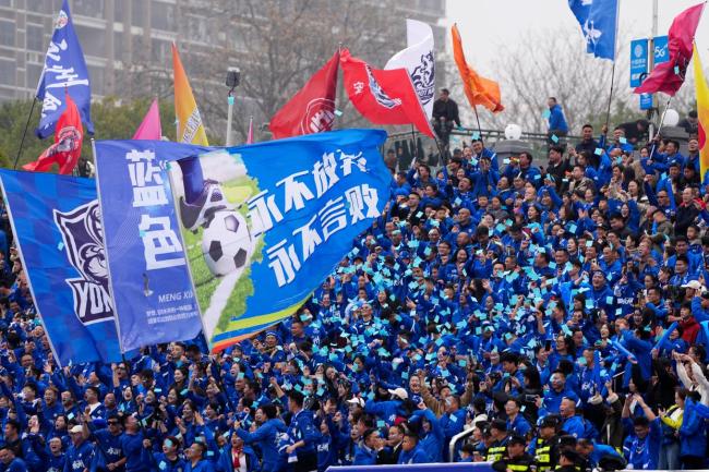 “湘超”冠军城 足球热不熄 古城共庆体育荣耀