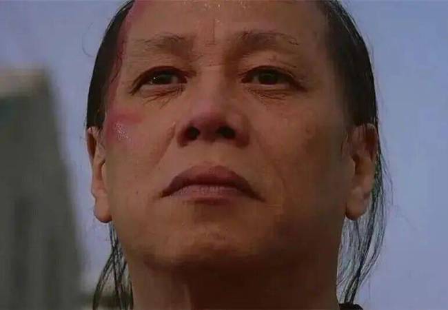 梁小龙本想守秘的 微妙告别激发泪崩